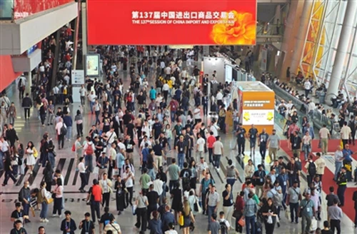 งาน 137th Canton Fair: การจัดนิทรรศการและโอกาสการพัฒนาที่หลากหลายในสาขาเครื่อ...